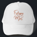 Roos Gold Future Mrs Bride Trucker Hat Trucker Pet<br><div class="desc">Mousserend roos Gold Future Mrs Design is geweldig voor Vrijgezellenfeest of Bachelorette party,  verlovingsfeest en foto-shots. De achternaam kan gemakkelijk worden gewijzigd.</div>