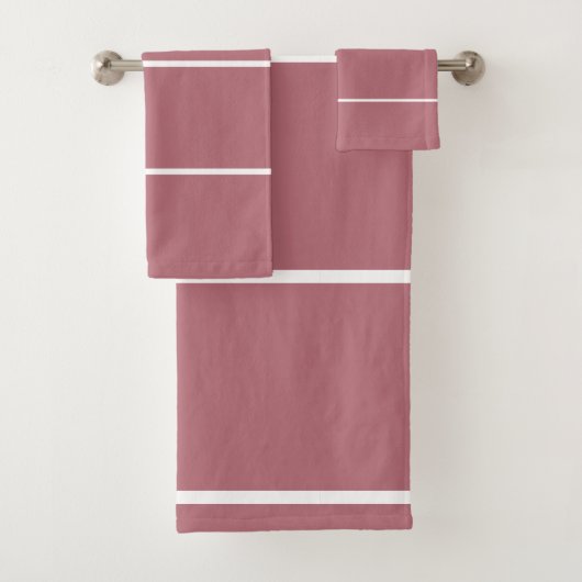 Roos Gold Geometric White Stripes Bad Handdoek (Insitu)