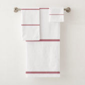 Roos Gold Geometric White Stripes Bad Handdoek (Insitu)