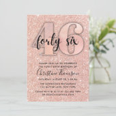 Roos Gold Glitter 46th Birthday Invitation Kaart (Staand voorkant)