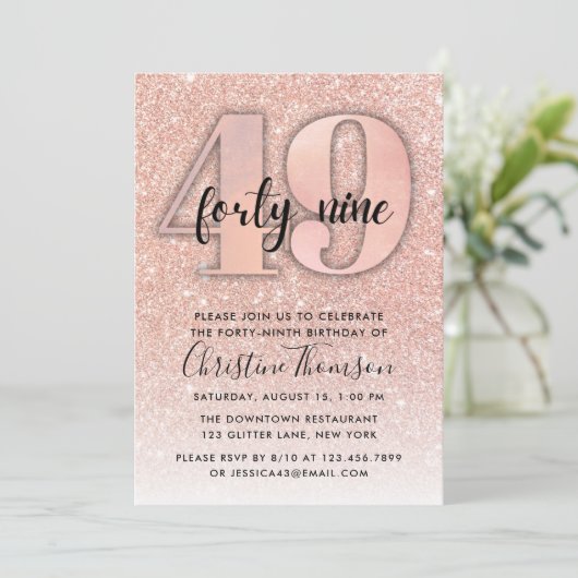 Roos Gold Glitter 49th Birthday Invitation Kaart (Staand voorkant)