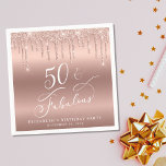 Roos Gold Glitter 50th Birthday Party Servet<br><div class="desc">Chique 50ste verjaardagsfeestservetten met "50 & Fabulous" in een elegant wit kalligrafiescript,  een rozen gouden achtergrond en rozen gouden faux glitter. Personaliseer met haar naam en de datum van het feest.</div>