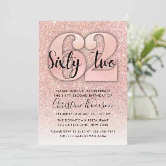 Roos Gold Glitter 62e verjaardag Uitnodiging (Staand voorkant)