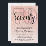 Roos Gold Glitter 70th Birthday Invitation Kaart<br><div class="desc">Het ontwerp biedt roos gouden glitter grafische kaarten aan beide zijden. Ideaal voor vrouwen.</div>