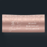 Roos Gold Glitter 70th Birthday Party Spandoek<br><div class="desc">Elegante gepersonaliseerde 70e verjaardagsfeestbanner met "70 & Fabulous" geschreven in een  wit script tegen een roos gouden faux folie achtergrond,  met roos gouden faux glitter druppelen van de bovenkant. Pas aan met haar naam.</div>