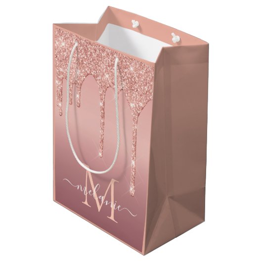 Roos Gold Glitter Custom Letter Naam Gift Bag Medium Cadeauzakje (Achterkant Gekanteld)
