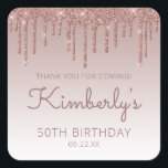 Roos Gold Glitter Drip 50th Birthday Dank u Vierkante Sticker<br><div class="desc">Deze chic 50ste verjaardagsfeestje,  dankjewel-jullie stickers,  hebben een gouden gouden faux glitter drip border en roos gouden achtergrond. De woorden "Bedankt voor je komst!" staan in het donkere roos. Pas ze aan met haar naam in handschrift script,  samen met haar verjaardag en datum hieronder.</div>