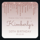 Roos Gold Glitter Drip 50th Birthday Dank u Vierkante Sticker<br><div class="desc">Deze chic 50ste verjaardagsfeestje,  dankjewel-jullie stickers,  hebben een gouden gouden faux glitter drip border en roos gouden achtergrond. De woorden "Bedankt voor je komst!" staan in het donkere roos. Pas ze aan met haar naam in handschrift script,  samen met haar verjaardag en datum hieronder.</div>