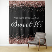 Roos Gold Glitter en Black Sweet 16 Welkom Wandkleed (In situ)