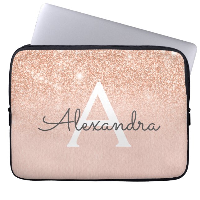 Roos Gold Glitter en Sparkle Monogram Laptop Sleeve (Voorkant)