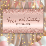 Roos Gold Glitter Folie Happy 80th Birthday Script Spandoek<br><div class="desc">Elegant Modern Sparkle Roos gouden glitter metallic gepersonaliseerde Happy 80th (of ANY AGE) Verjaardagsfeestbanner. Deze Girly Adult vrouwelijke verjaardagsfeestdecor met "Happy 80th Birthday" tekst in een stijlvolle handgeschreven kalligrafie script en aangepaste naam, datum op blush roze of roos gouden faux geborsteld metallic folie look achtergrond met losse glam glitter lijst....</div>