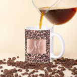 Roos Gold Glitter Leopard Monogram Fun Koffiemok<br><div class="desc">Dit ontwerp is gemaakt door middel van digitale kunst. Het kan worden aangepast in het gebied dat wordt aangeboden of aangepast door de klik te kiezen om de andere optie aan te passen en de naam, initialen of woorden te wijzigen. U kunt de tekstkleur en de stijl ook veranderen of...</div>