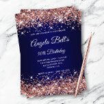 Roos Gold Glitter Navy Blue Ombre Fancy Monogram Kaart<br><div class="desc">Een elegant monogramme 50ste verjaardag uitnodiging voor haar. Pas de tekst aan voor een andere mijlpaalverjaardagsviering. De digitale kunstfunctie is een faux sparkly roos glitter met extra sparkles tegen een donkerblauw ombre afbeelding. Het fancy monogram met één letter witte kalligrafie kan worden aangepast. Alle glorieuze elementen in dit moderne, girale...</div>