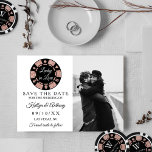 Roos Gold Glitter Poker Chip Casino Weddenfoto Save The Date<br><div class="desc">Viel in stijl met deze moderne en zeer trendy bruiloft,  behalve de datumkaarten. Dit ontwerp is eenvoudig te personaliseren met uw eigen speciale foto's en formuleringen en uw gasten zullen enthousiast zijn wanneer ze deze geweldige kaarten ontvangen. Het gelijke kan in het collectie worden gevonden.</div>