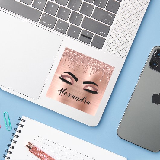 Roos Gold Glitter Sparkle Eyelashes Monogram Naam Sticker (Laptop met iPhone)