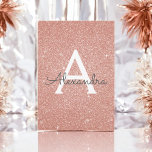 Roos Gold Glitter Sweet 16 Save the Date Kaart<br><div class="desc">Roos Gold Sparkle Glitter Sweet Sixteen Monogram Naam en Initiaal Bewaar de datum Verjaardagsfeestuitnodiging. Deze uitnodiging is ideaal voor het Roos Gold Sparkle Glitter Sweet 16 Birthday Party op zoek naar te vieren in Pink Rose Gold.</div>