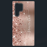 Roos Gold Glittery Folie Girly Signature Samsung Galaxy Hoesje<br><div class="desc">Meisjes faux dun roos goudglitter hoogtepunten aan de linkerkant, over een faux blush en roos goudbruine bladfolie. De moderne handtekening kenmerkt een elegant wit calligrafiedoopvont met decoratieve staarten in een verticaal formaat. Pas de doopvontstijlen aan of verplaats de glinsterende grafiek aan creëer uw eigen telefoontoestel. De extra sparkles, glitter en...</div>