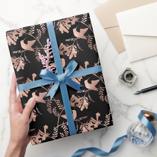 Roos Gold Hummingbird Pattern op Black Cadeaupapier (Geschenken)