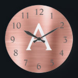 Roos Gold Metallic monogram Naam en Initiaal Grote Klok<br><div class="desc">Roos Gold faux Metallic Monogram Naam en Initiaal Serving Wall Clock. De Wall Clock geeft het perfecte cadeau aan iemand die van roze roestvrij staal houdt.</div>