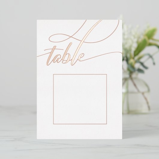 Roos Gold Minimalistisch Kalligrafie Tafelnummer (Staand Voorkant)