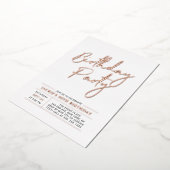 Roos Gold Modern penseel script volwassen verjaard Folie Uitnodiging (Gedraaid)