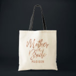 Roos Gold Modern Wedding Moeder van de Bride Tote Bag<br><div class="desc">Chique Roos Goud Moderne Typografie en Achtergrondkleur! Kies een aangepaste kleur door te klikken op de link "verder aanpassen" onder de tekstaanpassingsgebieden. Scroll naar beneden aan de rechterkant van de editor voorbij de tekst en afbeeldingen en kies uit de kleuren of voer uw aangepaste kleurcode in! Stijlvolle Bruiloft Monogram Bruiloft...</div>