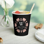 Roos Gold Monogram Poker Chip Casino Wedding Papieren Bekers<br><div class="desc">Viel in stijl met deze moderne en zeer trendy trouwpapieren bekertjes. Dit ontwerp is gemakkelijk te personaliseren met uw speciale gebeurtenisformulering en uw gasten zullen enthousiast zijn wanneer zij deze geweldige bekertjes zien.</div>