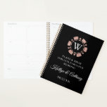 Roos Gold Monogram Poker Chip Casino Wedding Planner<br><div class="desc">Maak je klaar voor je grote dag in stijl met deze moderne en zeer trendy weddingplanner. Het ontwerp is gemakkelijk te personaliseren met uw eigen monogram initiaal, namen en trouwdatum en u kunt al uw ontwerpideeën, belangrijke huwelijksinformatie en veel veiliger samen in deze gepersonaliseerde planner houden. Overeenkomende bruidsartikelen zijn te...</div>
