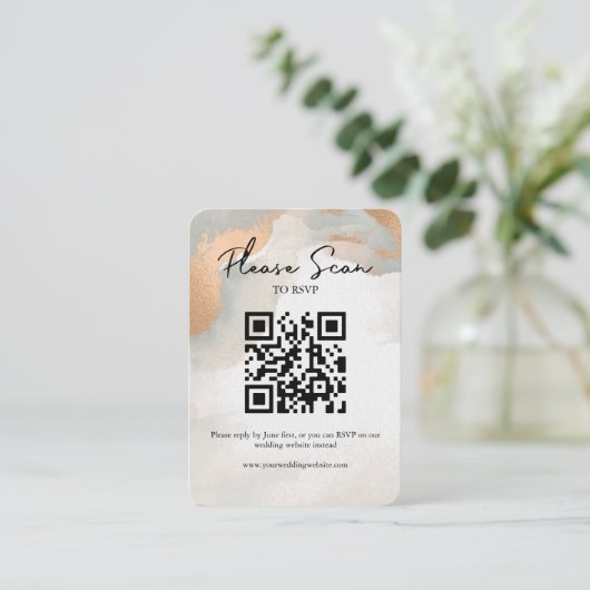 Roos Gold Moody Waterverf Abstracte QR-code RSVP Plaatskaartje (Staand voorkant)