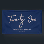 Roos Gold & Navy Blue 21st Birthday Party Banner<br><div class="desc">Dit eenvoudige verjaardagsbannerontwerp is voorzien van een stijlvol roos met de titel "21" op een blauw marineschandaal. U kunt de tekst personaliseren. Overeenkomende 21e verjaardagsuitnodiging en partijbenodigdheden zijn beschikbaar in mijn winkel BaraBomDesign.</div>