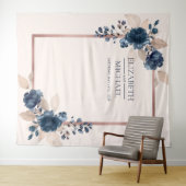 Roos Gold Navy Blue Dusty Pink Floral Wedding Wandkleed (In Situ (horizontaal))