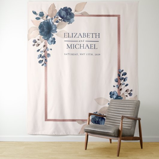 Roos Gold Navy Blue Dusty Pink Floral Wedding Wandkleed (In situ)