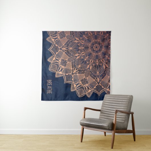 Roos Gold & Navy Blue Mandala Wandkleed (In Situ (horizontaal))