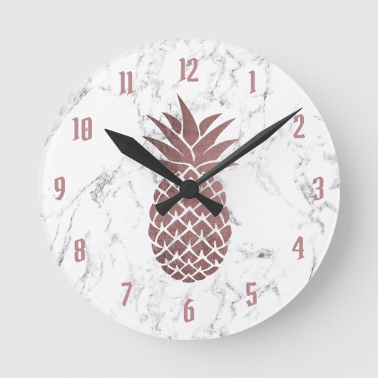 Roos Gold Pineapple Logo Moderne witte marmer Ronde Klok (Voorkant)
