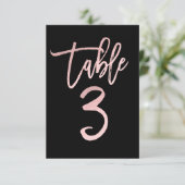 Roos Gold Pink Folie Moderne Script Table Number 3 Kaart (Staand voorkant)