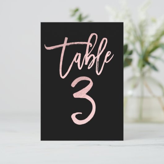 Roos Gold Pink Folie Moderne Script Table Number 3 Kaart (Staand voorkant)