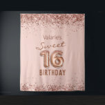 Roos Gold Pink Happy 16th Birthday Tapestry Wandkleed<br><div class="desc">Meisjes glitter,  milleniumroze achtergrond,  met fancy manuscriptnaam typografie. Faux roos gold 16 ballontekst. Geweldig voor de 16de Sweet-viering.</div>
