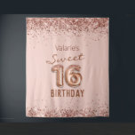 Roos Gold Pink Happy 16th Birthday Tapestry Wandkleed<br><div class="desc">Meisjes glitter,  milleniumroze achtergrond,  met fancy manuscriptnaam typografie. Faux roos gold 16 ballontekst. Geweldig voor de 16de Sweet-viering.</div>