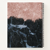 Roos Gold Pink zwarte marmer Glitter Dust Monogram Notitieboek (Achterkant)