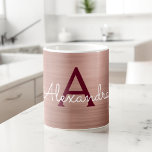 Roos Gold - Roze Metallic Monogram Naam & Initiaal Koffiemok<br><div class="desc">Blush Pink - Roos Gold en Bourgondië Faux Metallic RVS Folie Monogram Naam en Initiaal Koffie Mok. Het koffiekopje is het perfecte cadeau voor iemand die van roos goud houdt.</div>