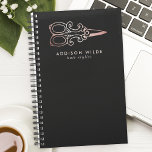 Roos Gold Scissors Hair Stylist Logo Planner<br><div class="desc">Laat je professionele stijl zien met deze roos gouden schaar haarstyliste logo planner. Deze planner is ideaal voor herenkappers en combineert een chique design met praktische functionaliteit. De elegante rozen gouden schaar logo voegt een vleugje verfijning toe aan uw dagelijkse organisatie. Personaliseer het met jouw naam voor een unieke en...</div>