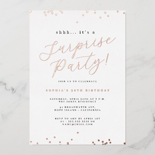 Roos Gold Script Confetti Surprise Party Folie Uitnodiging (Voorkant)
