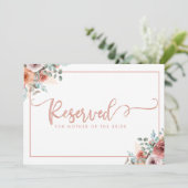 Roos Gold Script, Floral Reserved Place Card Aankondiging (Staand voorkant)