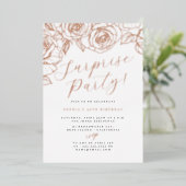 Roos Gold Script Floral Surprise Party Folie Uitnodiging (Staand Voorkant)
