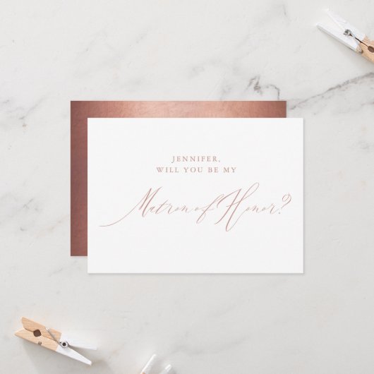 Roos Gold Script Metallic Matron of Honor Kaart (Voorkant / Achterkant in situ)