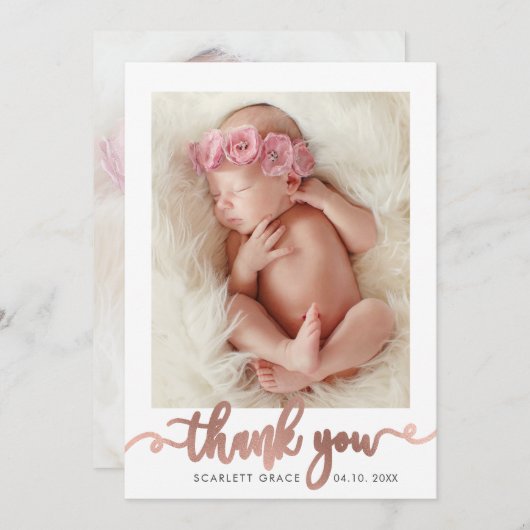 Roos Gold Script Modern Overlay tekst Baby Foto Bedankkaart (Voorkant / Achterkant)