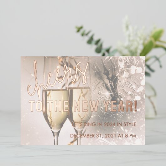 Roos Gold Script Nieuwjaarsviering Uitnodiging (Staand Voorkant)