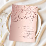 Roos Gold Script Stars 70th Birthday Luxury Kaart<br><div class="desc">Een moderne,  stijlvolle uitnodiging voor een 70ste verjaardagsfeestje. Roos gouden gradiënt achtergrond en het woord zeventig geschreven met elegante grote scriptletters in donker roos goud. Versierd met roos goudkleurige sterren. Personaliseer en voeg een naam en feestdetails toe.</div>