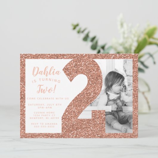 Roos Gold Second Birthday Invitation, Faux Glitter Kaart (Staand voorkant)