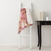 Roos Gold Shimmer Mermaid Scale Patroon Sherpa Deken (In situ)